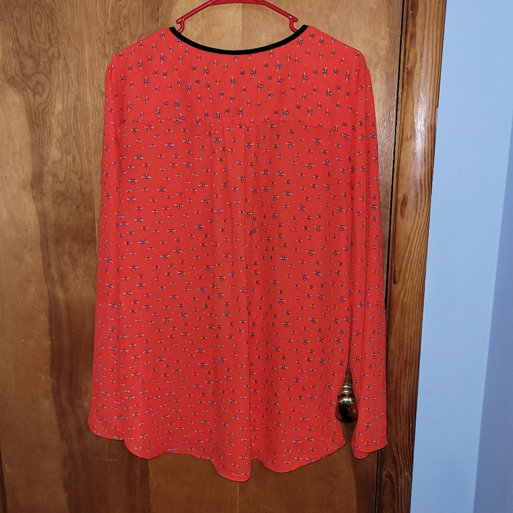 Libby Edelman Red Top with Bee Pattern - Picture 5 of 6